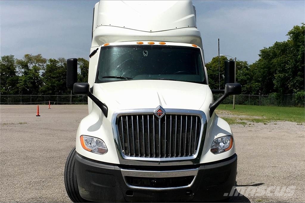 International LT625 6x4 Prime Movers