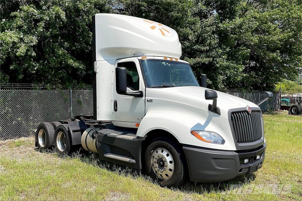 International LT625 6x4 Prime Movers