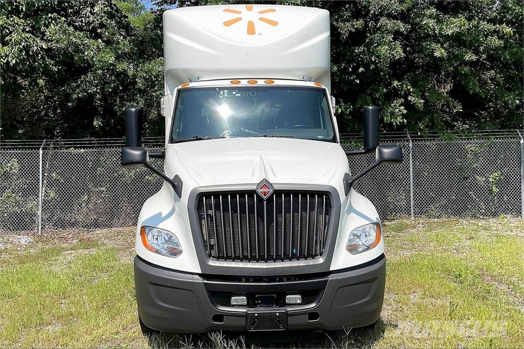 International LT625 6x4 Prime Movers