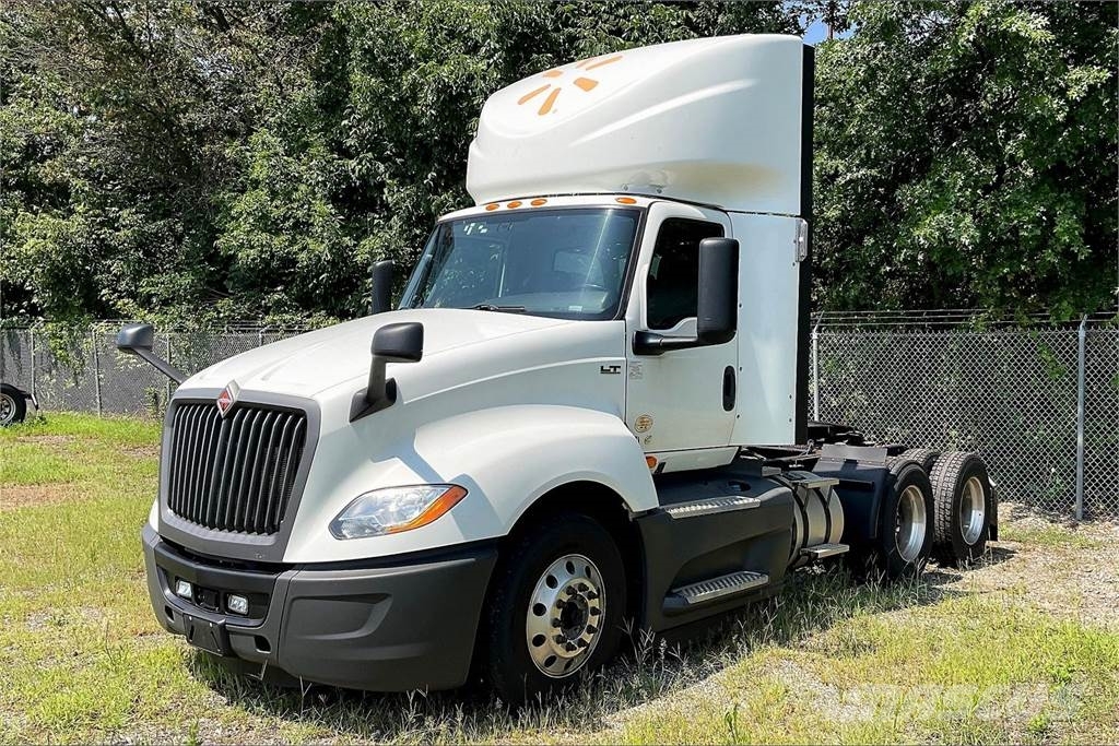 International LT625 6x4 Prime Movers