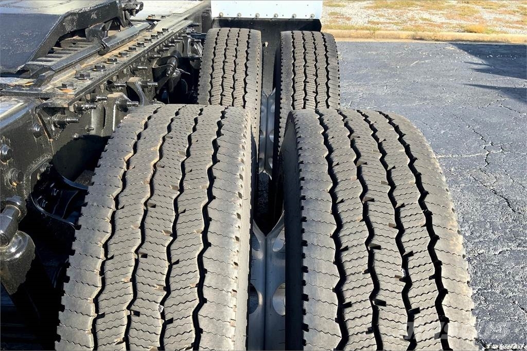 International LT625 6x4 Prime Movers