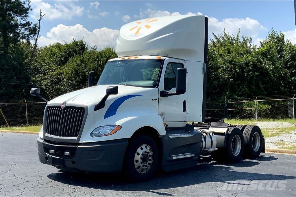International LT625 6x4 Prime Movers