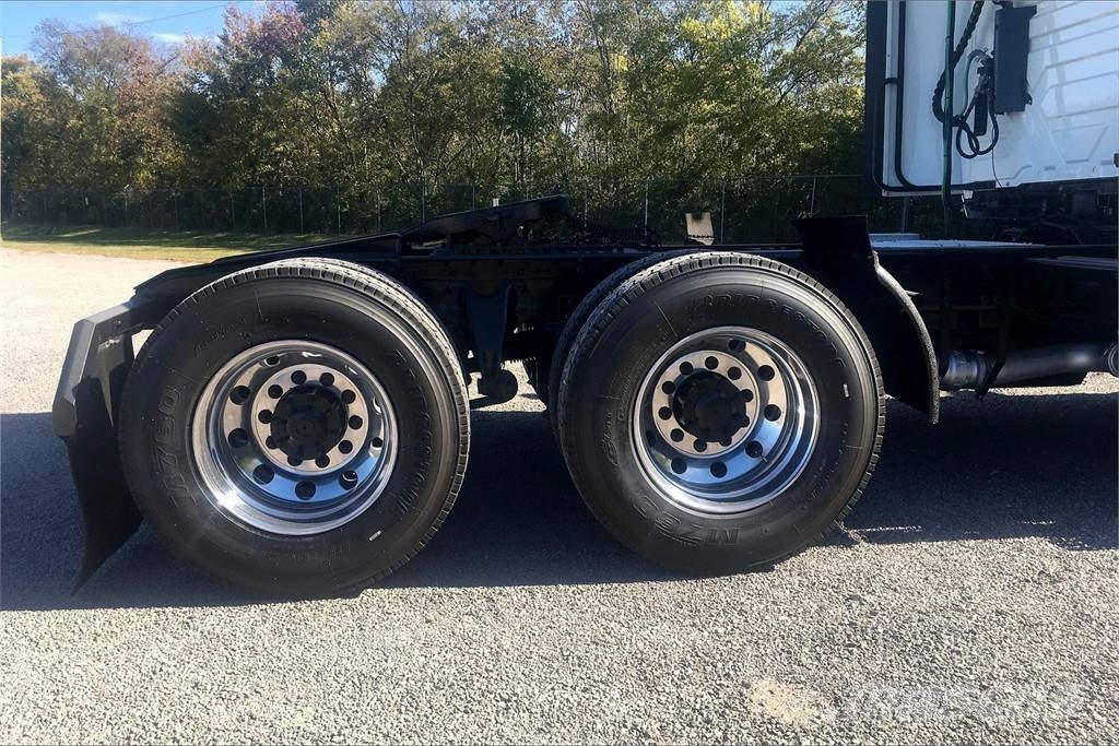 International LT625 6x4 Prime Movers