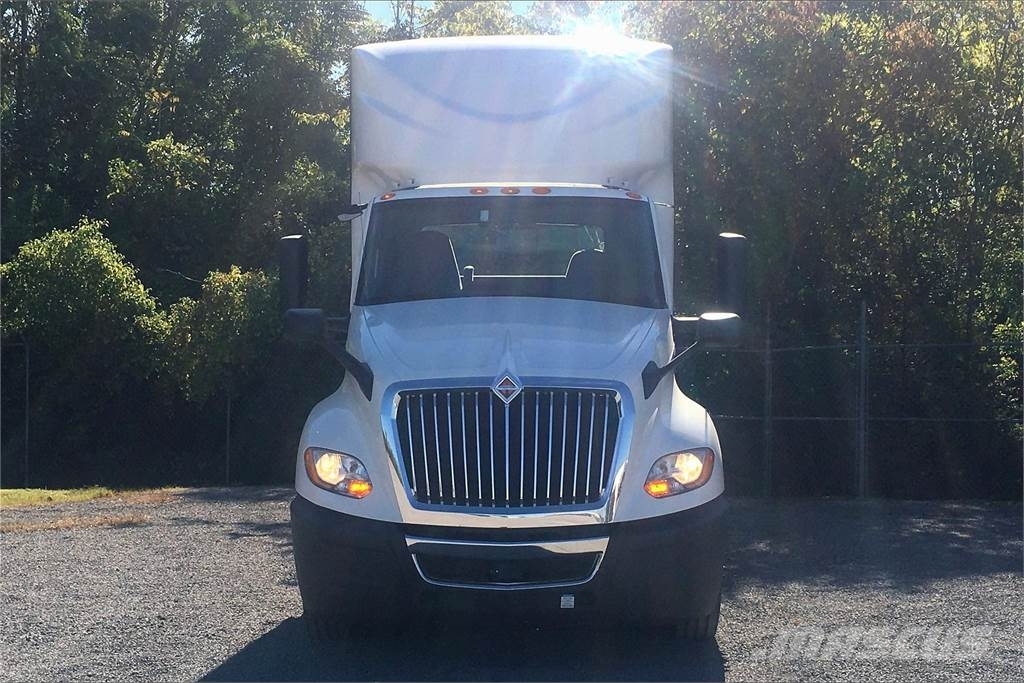 International LT625 6x4 Prime Movers