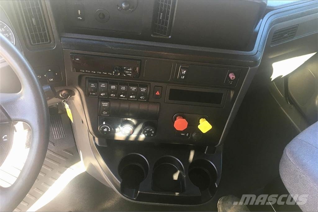 International LT625 6x4 Prime Movers