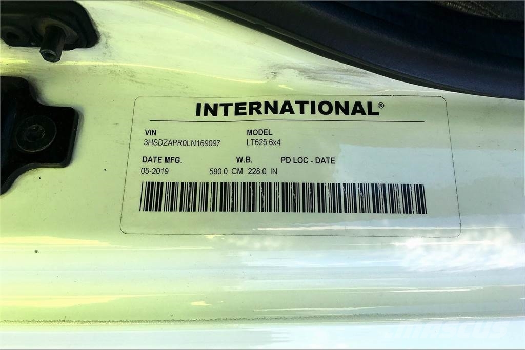 International LT625 6x4 Prime Movers