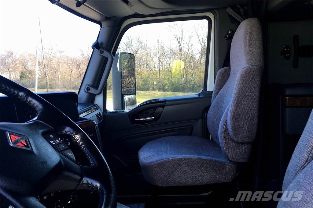 International LT625 6x4 Prime Movers