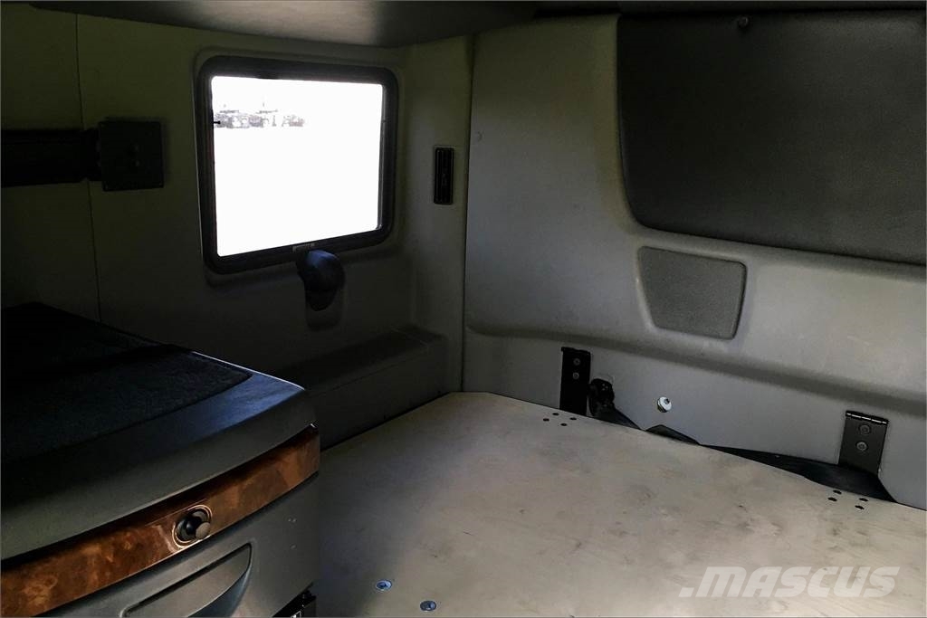 International LT625 6x4 Prime Movers