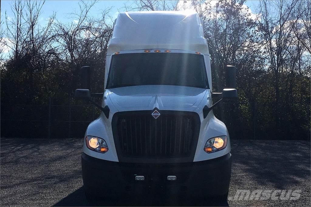 International LT625 6x4 Prime Movers