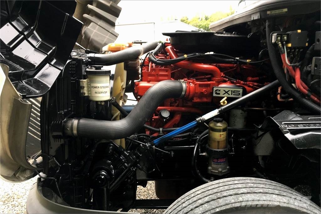 International LT625 6x4 Vetopöytäautot