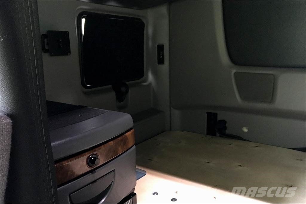 International LT625 6x4 Vetopöytäautot