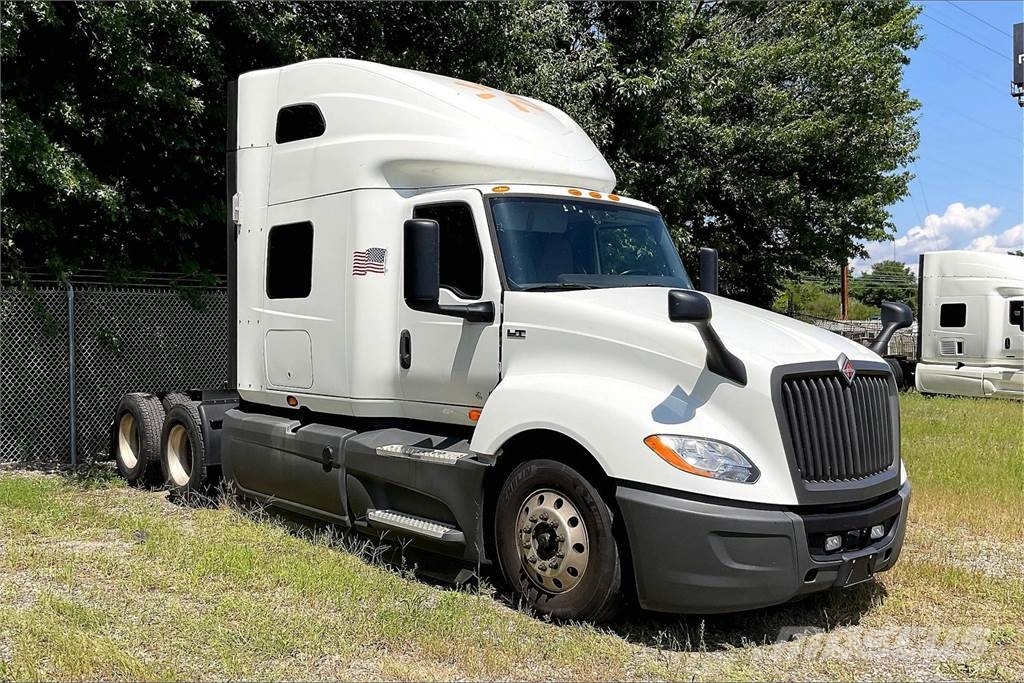 International LT625 6x4 Prime Movers