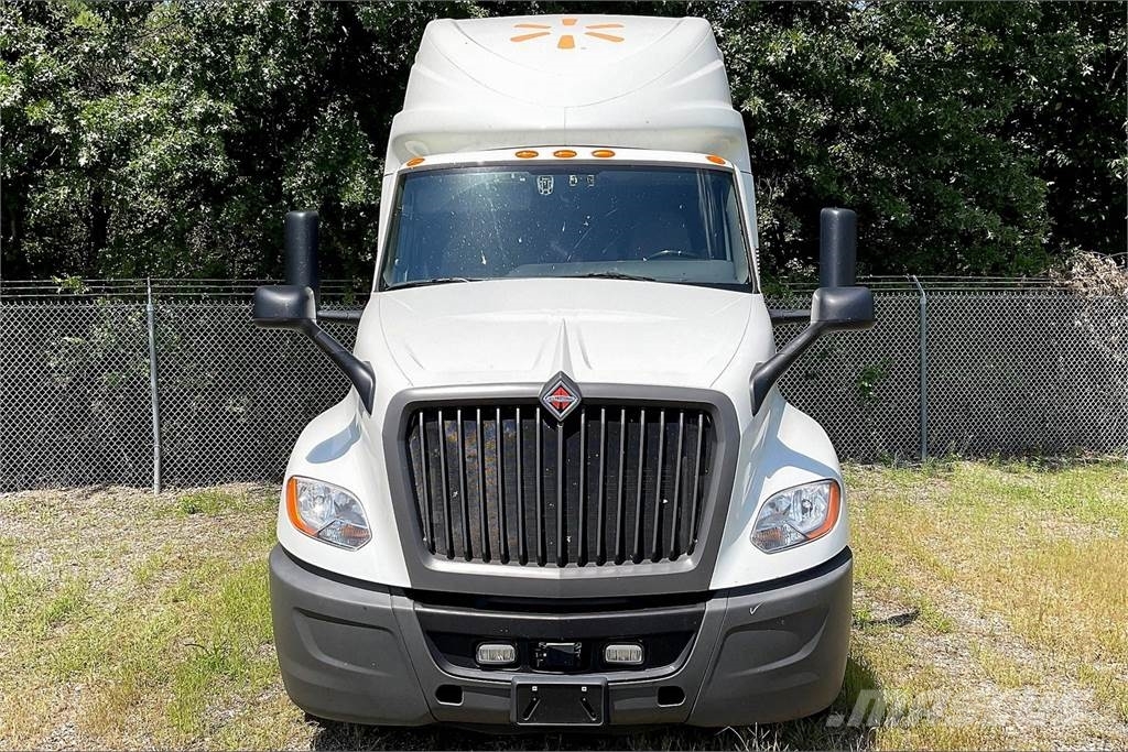 International LT625 6x4 Prime Movers