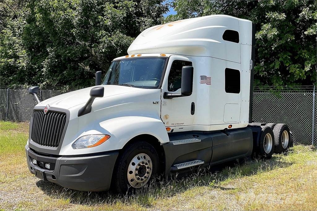 International LT625 6x4 Prime Movers