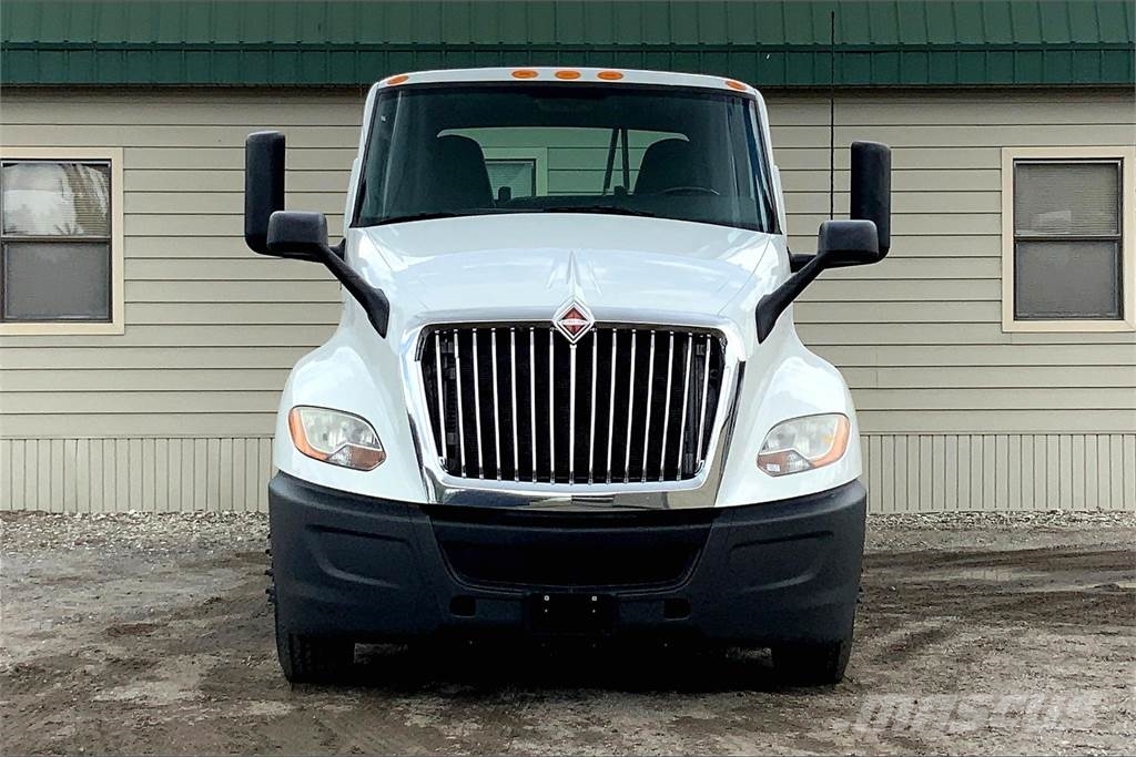 International LT625 6x4 Prime Movers