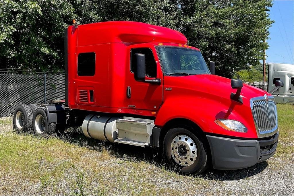 International LT625 6x4 Prime Movers
