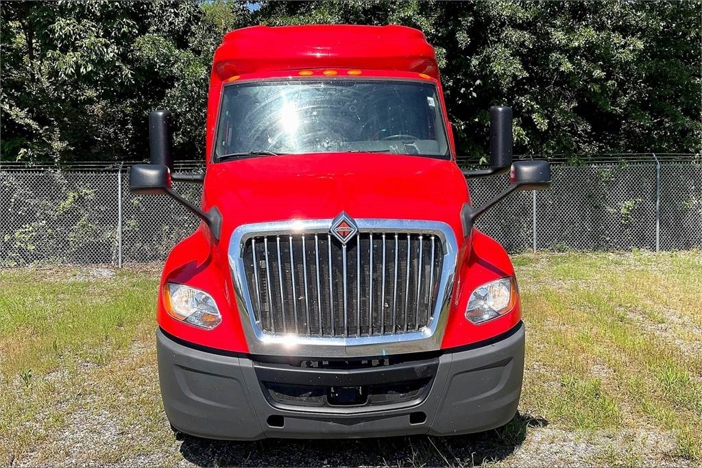 International LT625 6x4 Prime Movers