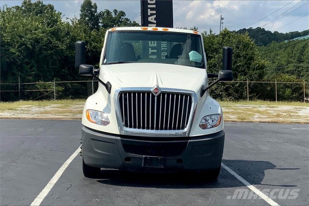 International LT625 6x4 Prime Movers