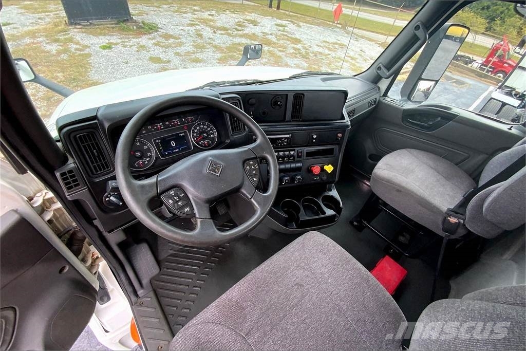 International LT625 6x4 Prime Movers