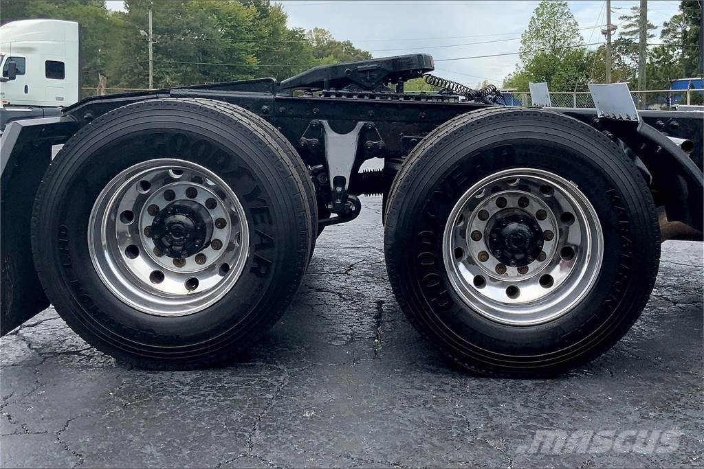 International LT625 6x4 Prime Movers