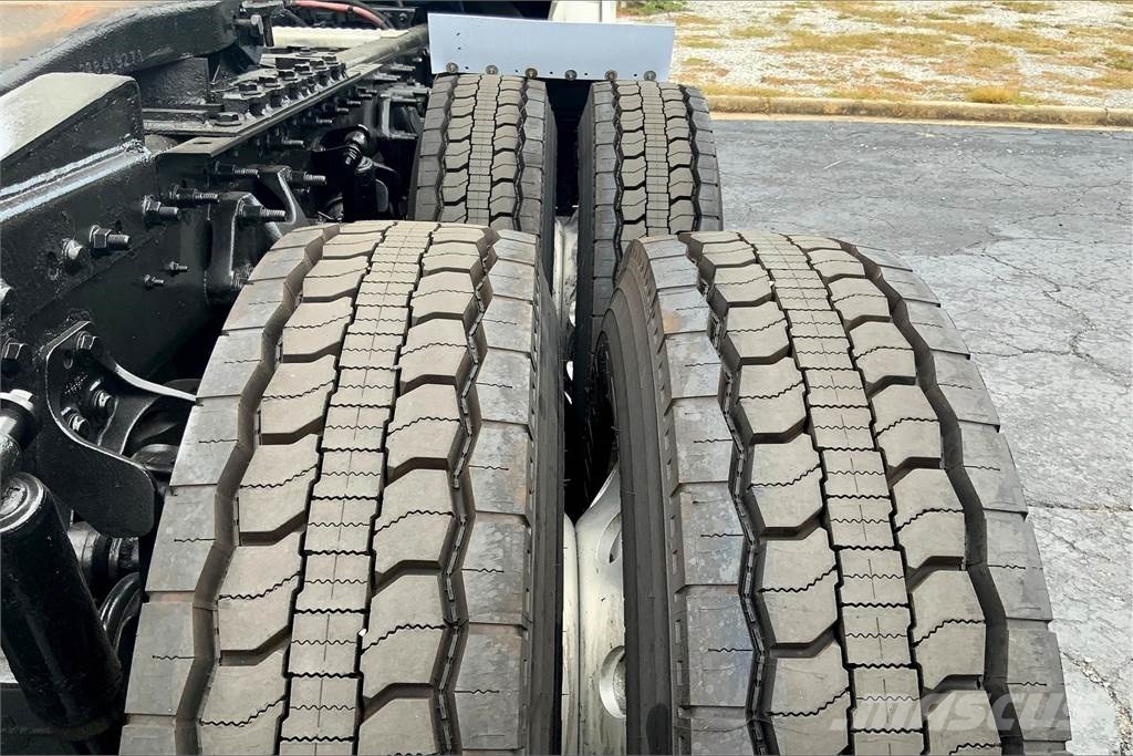 International LT625 6x4 Prime Movers