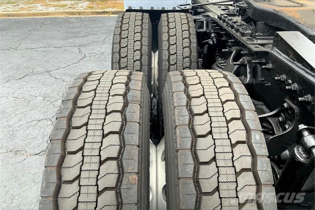 International LT625 6x4 Prime Movers