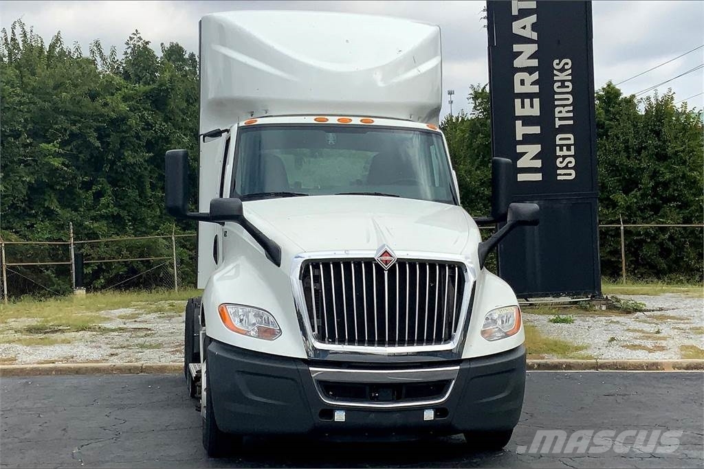 International LT625 6x4 Prime Movers