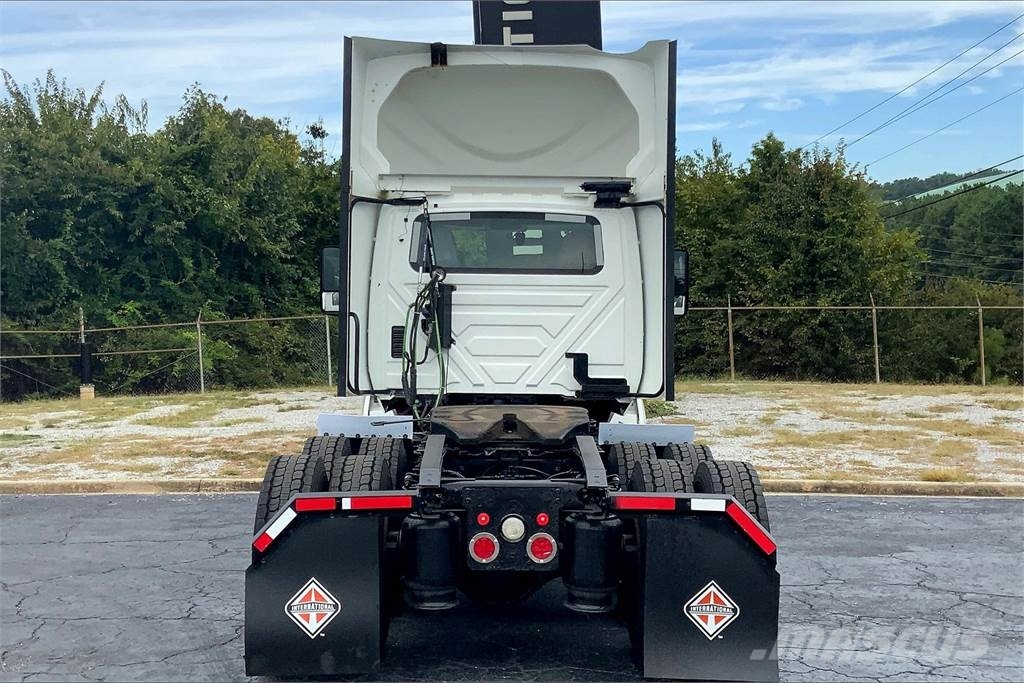 International LT625 6x4 Prime Movers