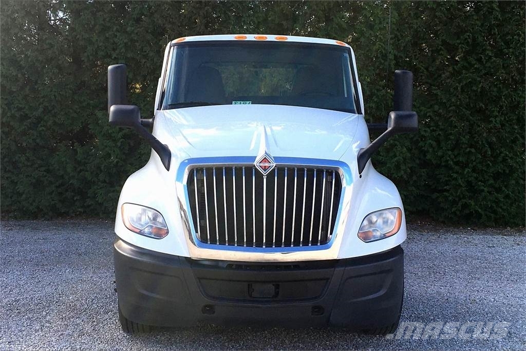 International LT625 6x4 Prime Movers