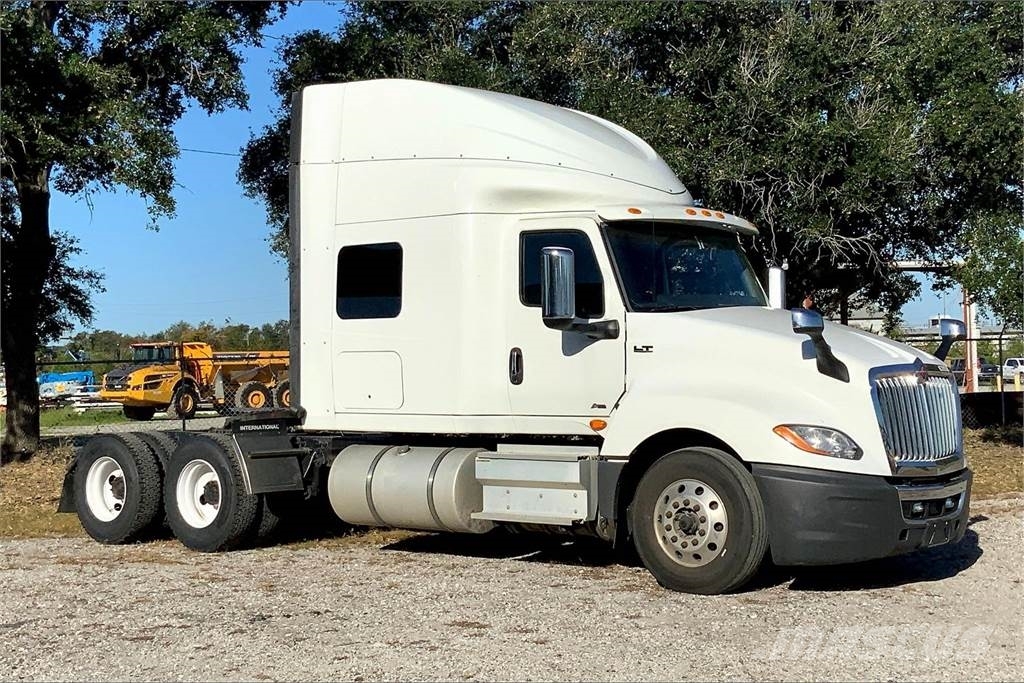 International LT625 6x4 Prime Movers