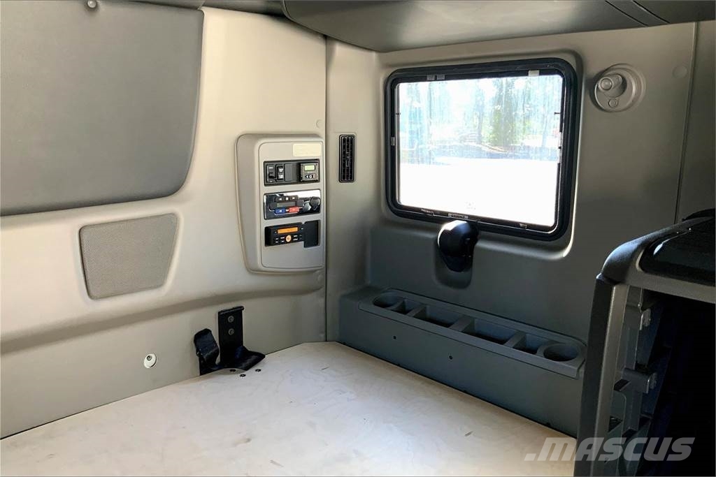 International LT625 6x4 Prime Movers