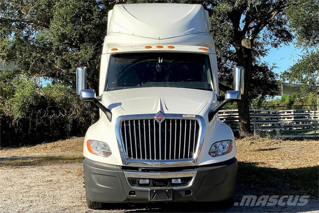 International LT625 6x4 Prime Movers