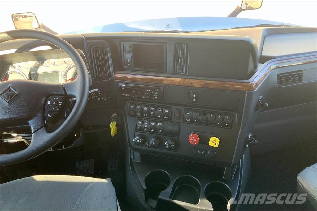 International LT625 6x4 Prime Movers