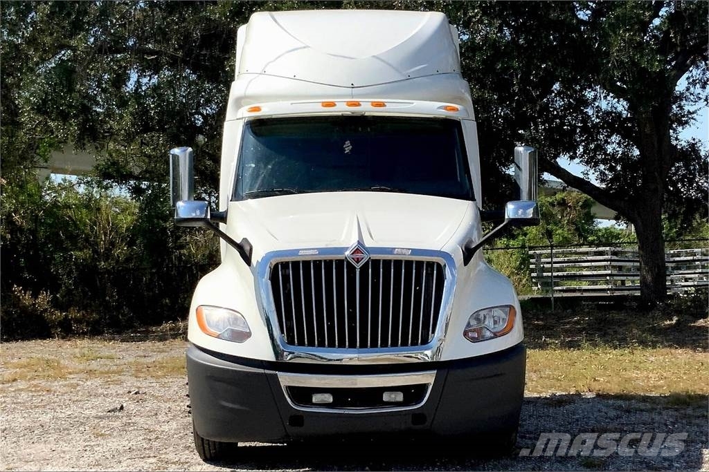 International LT625 6x4 Prime Movers