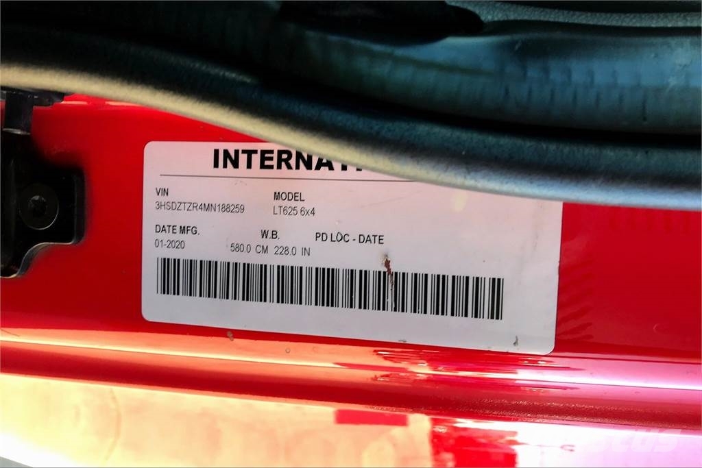 International LT625 6x4 Vetopöytäautot