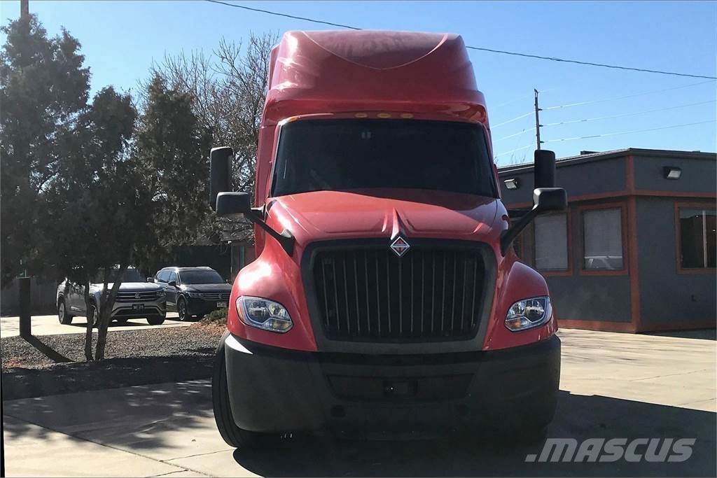 International LT625 6x4 Vetopöytäautot