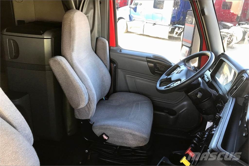 International LT625 6x4 Vetopöytäautot