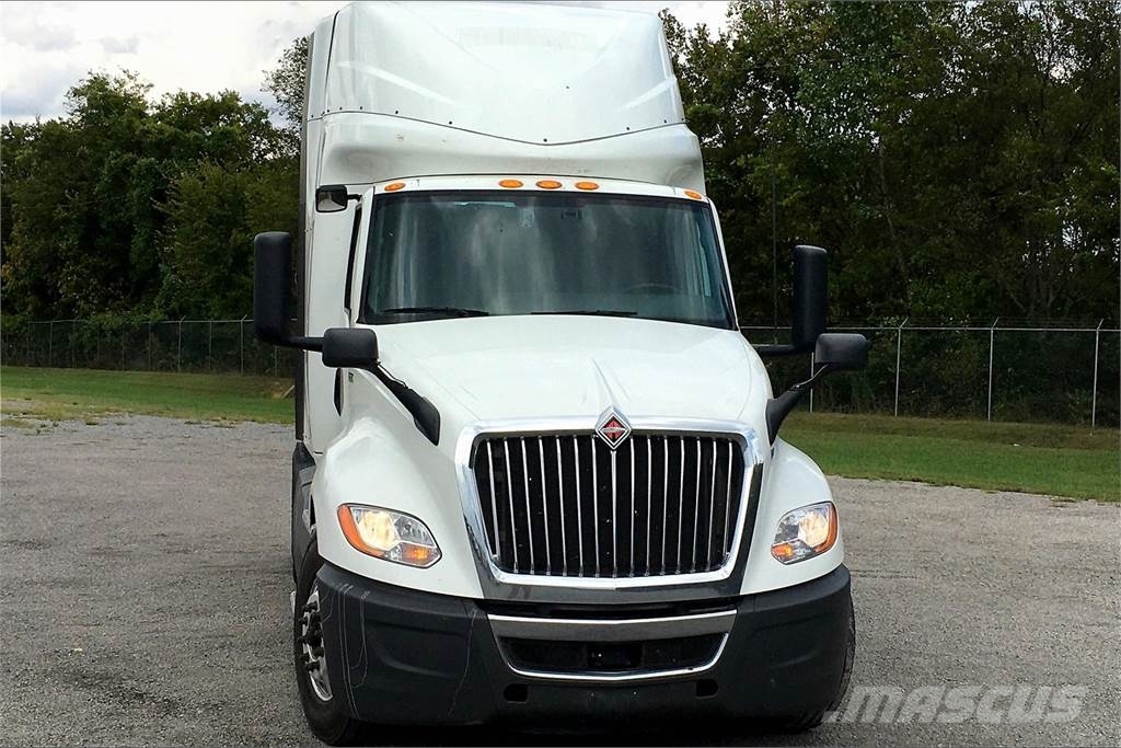 International LT625 6x4 Prime Movers