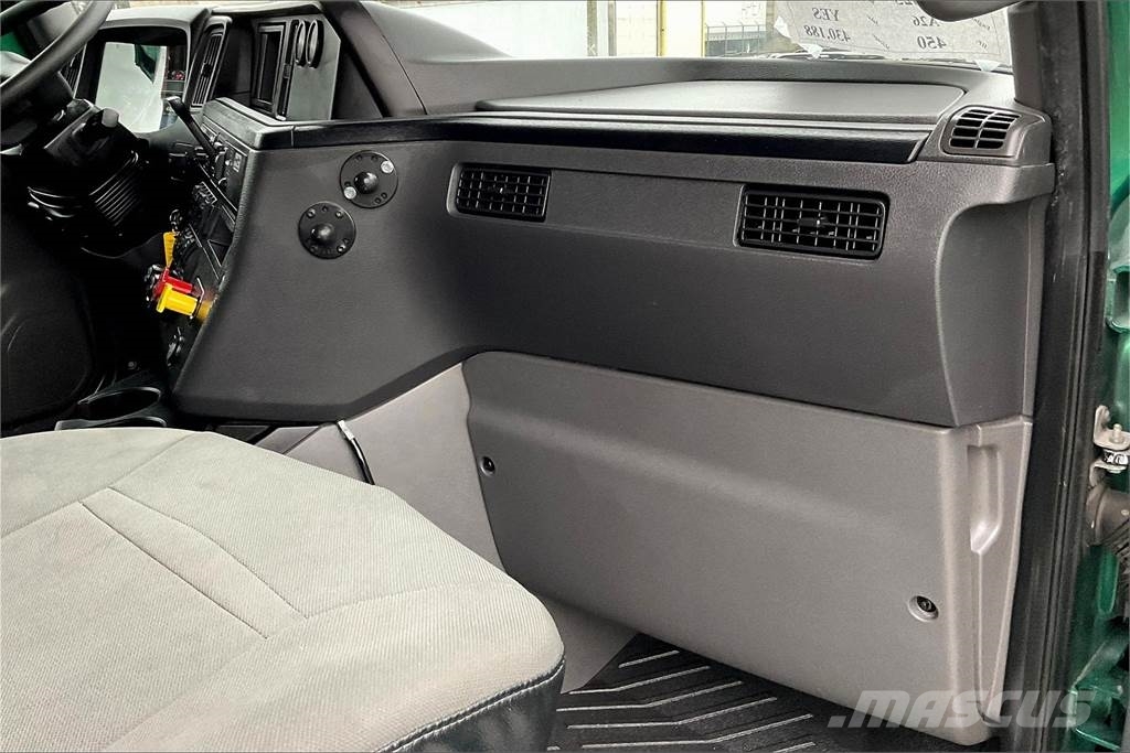 International LT625 6x4 Prime Movers