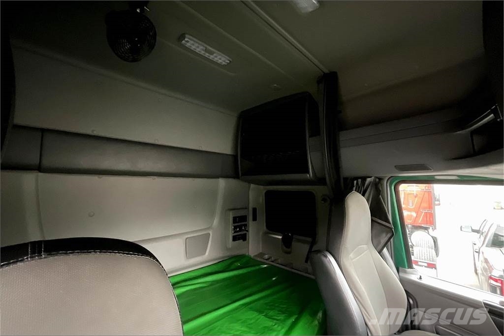International LT625 6x4 Prime Movers
