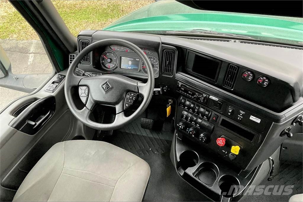 International LT625 6x4 Prime Movers
