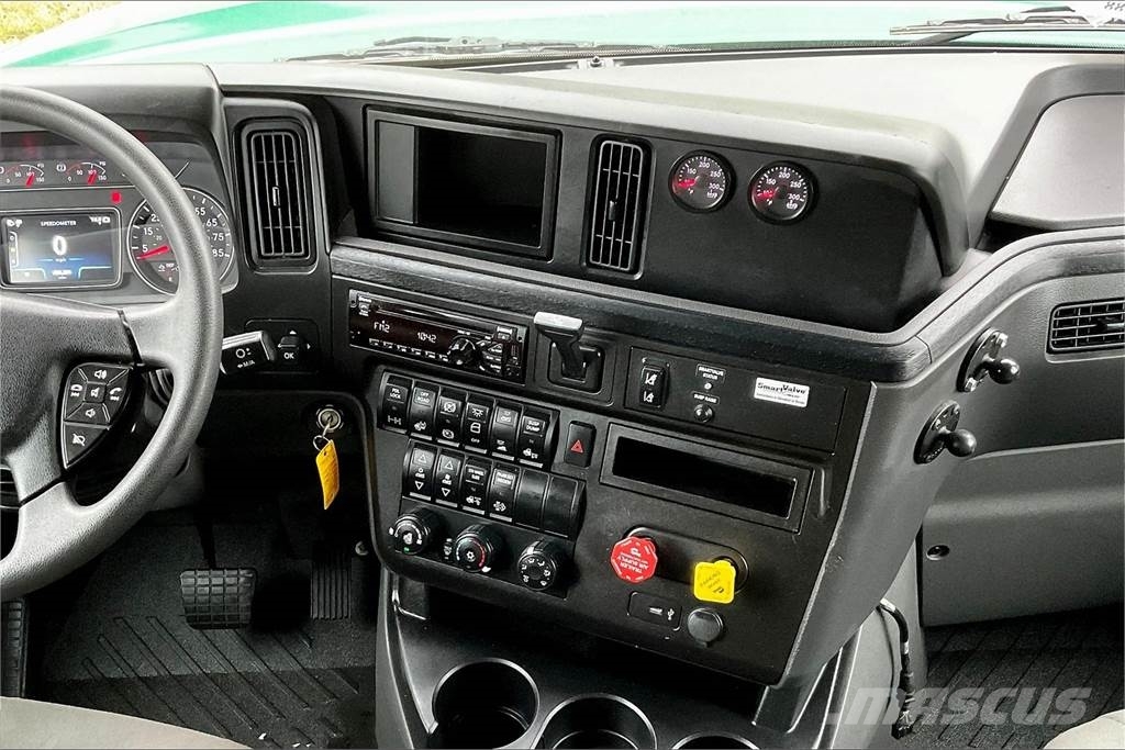 International LT625 6x4 Prime Movers
