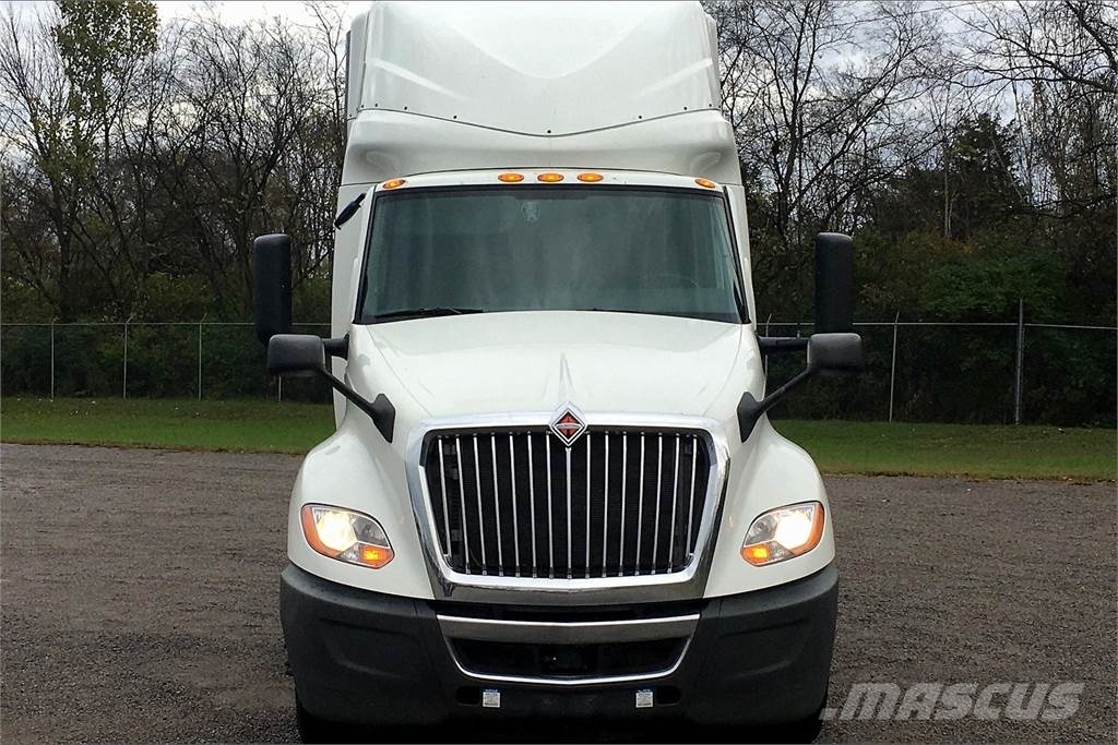 International LT625 6x4 Prime Movers