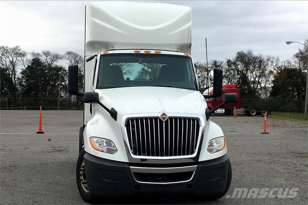 International LT625 6x4 Prime Movers