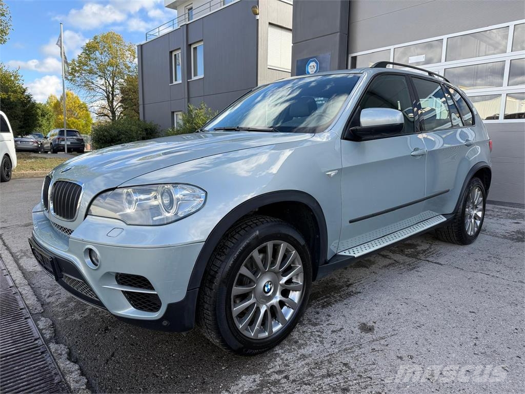 BMW X5 xDrive 30d Pano AHK Navi Leder 19+20 8fach 其他貨車