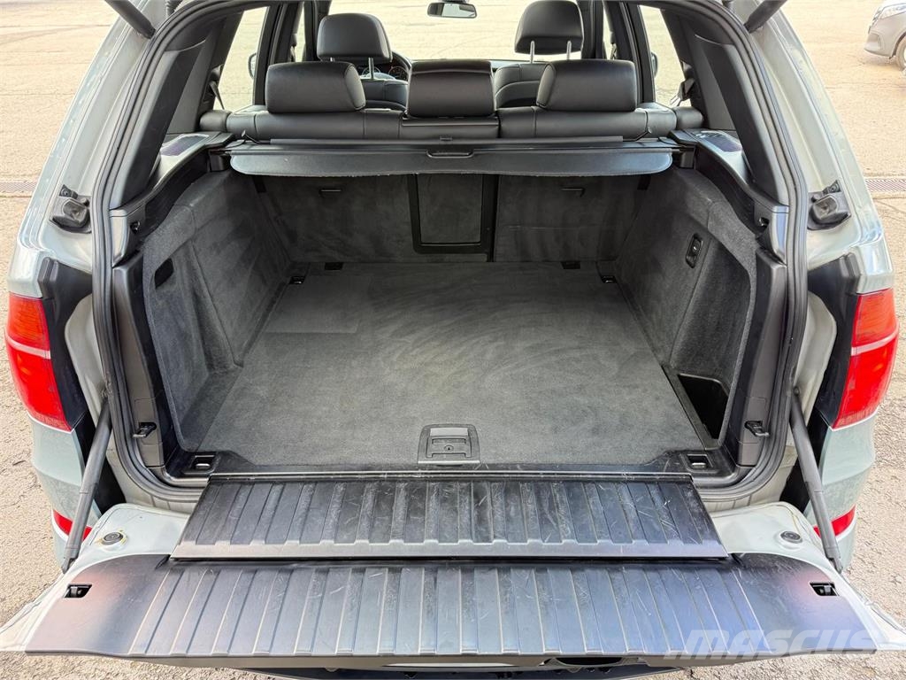 BMW X5 xDrive 30d Pano AHK Navi Leder 19+20 8fach 其他貨車