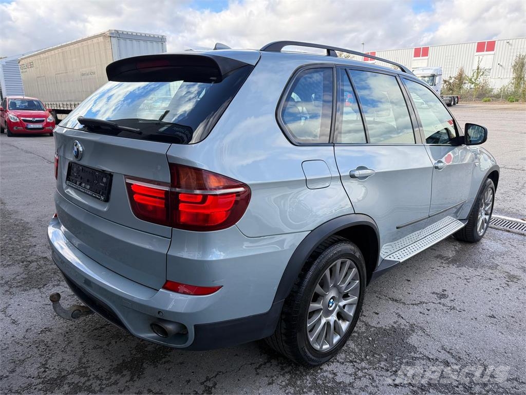 BMW X5 xDrive 30d Pano AHK Navi Leder 19+20 8fach 其他貨車