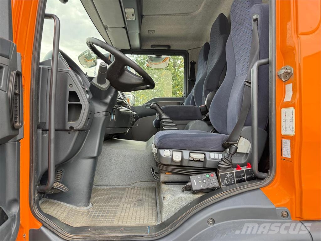 MAN TGM 13.240 4x4 3-S-Kipper Palfinger Kran PK9001 Kipper