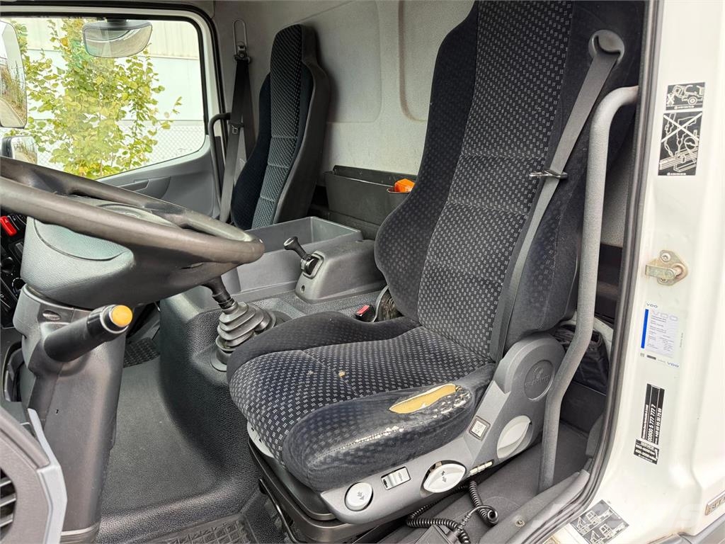 Mercedes-Benz Atego 818 L Koffer 7,20m LBW Klima Motorbremse ボックスボディー、ウイング、箱車