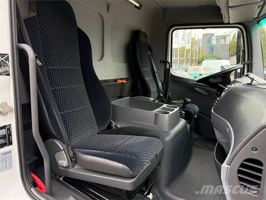 Mercedes-Benz Atego 818 L Koffer 7,20m LBW Klima Motorbremse ボックスボディー、ウイング、箱車
